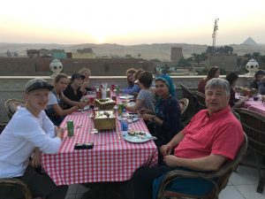 A well-earned dinner with a beatiful view over the Sphinx and pyramides